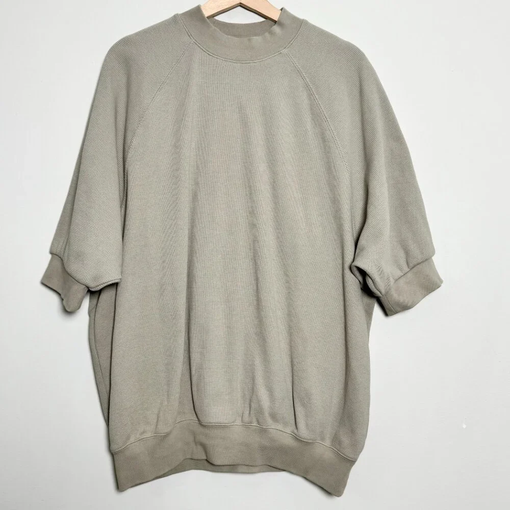 Fear of God Essentials Seal Waffle Knit Short Sleeve Sweatshirt in Seal Gray Sz - Picture 3 of 9